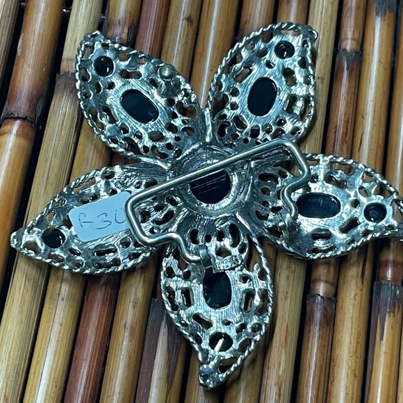 VINTAGE NEW BELT BUCKLE BLACK CABOCHON CRYSTAL ENCRUSTED STARFISH STAR FLOWER - Picture 4 of 5